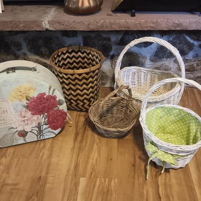 Live Laugh Love hat box with baskets