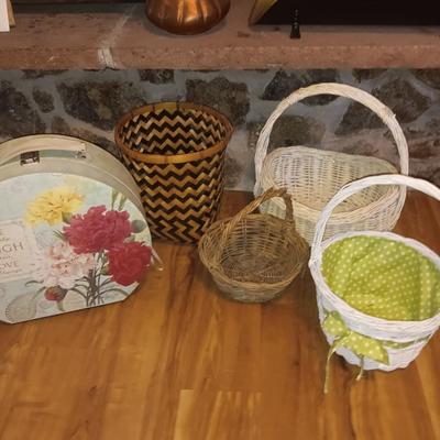 Live Laugh Love hat box with baskets