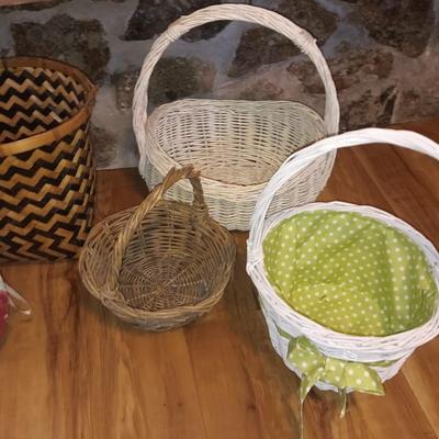 Live Laugh Love hat box with baskets