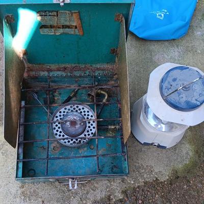 Vintage benzo-Matic propane camp cook stove with lantern
