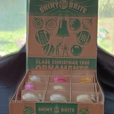 Shiny Brite Christmas ornament glass bulbs in Collectible box Vintage Christmas
