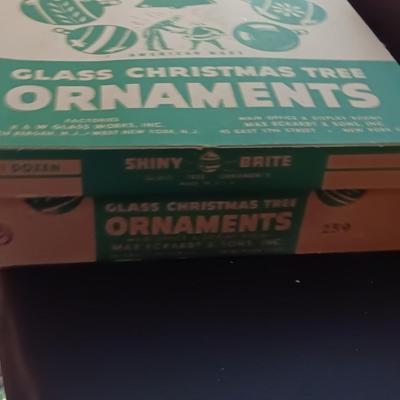 Shiny Brite Christmas ornament glass bulbs in Collectible box Vintage Christmas