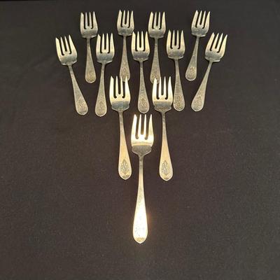 Stieff 33 Piece Sterling Silverware (LR-KL)
