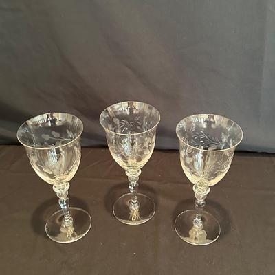 Etched Crystal Wine Glasses (LR-KL)