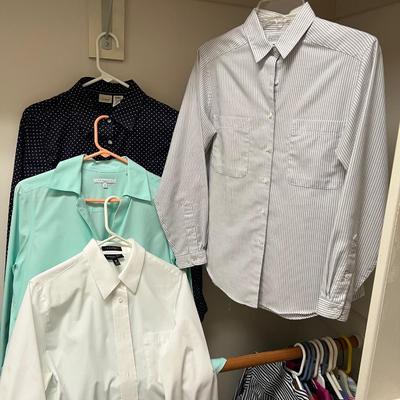 Chicoâ€™s, Lands End, Liz Claiborne & More Size Medium Tops (PC2-RG)