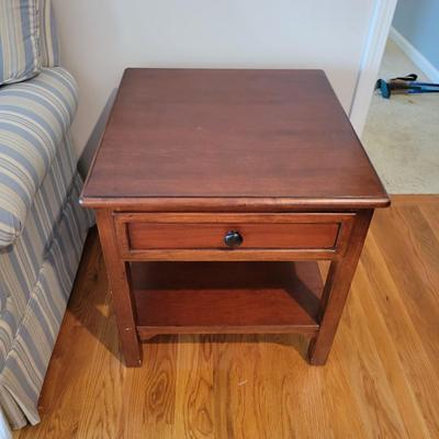 Drexel Side Table (LR-DW)