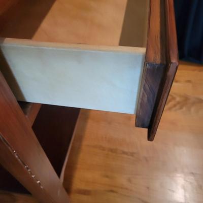 Drexel Side Table (LR-DW)