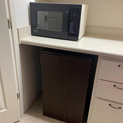 Kenmore Mini Refrigerator & Magic Chef Microwave (S-MG)