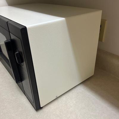 Kenmore Mini Refrigerator & Magic Chef Microwave (S-MG)