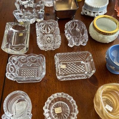 Lot of 28 Larger Salts
