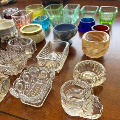 Lot of 28 Larger Salts