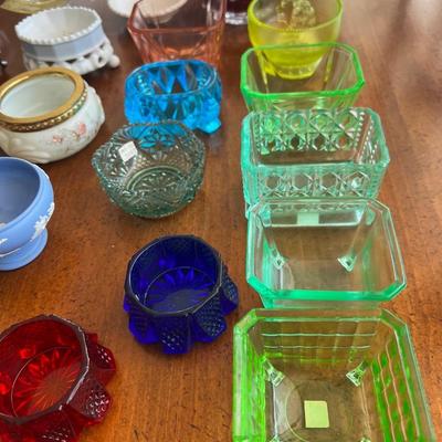 Lot of 28 Larger Salts