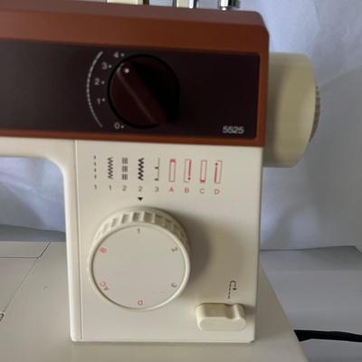 Singer Sewing Machine & Accessories (B1-MG)