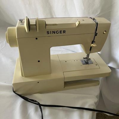 Singer Sewing Machine & Accessories (B1-MG)