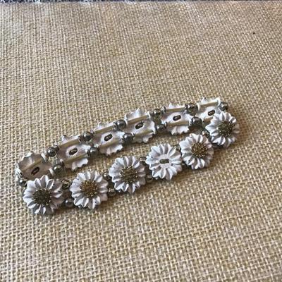 Vintage Stretch Bracelet   Metal Flowers