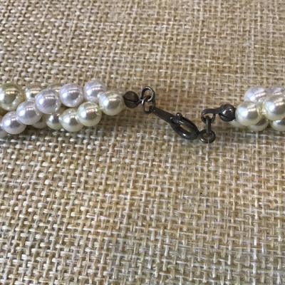 Baby Yellow and White Beaded Necklace. Vintage