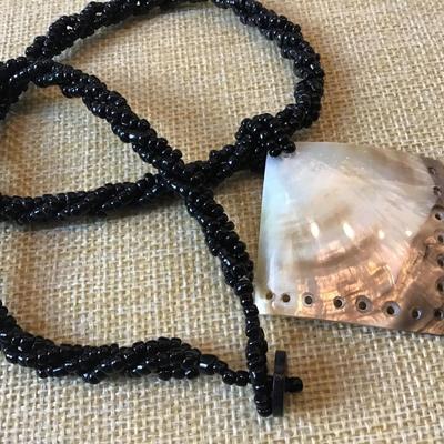 Shell Glass Beaded Necklace