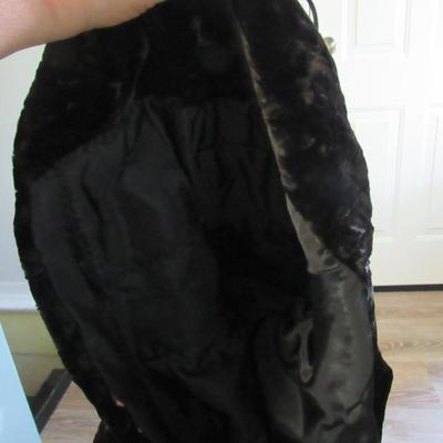 Lot 70: Vintage Ladies Black Velvet Long Sleeved Short Cape Jacket