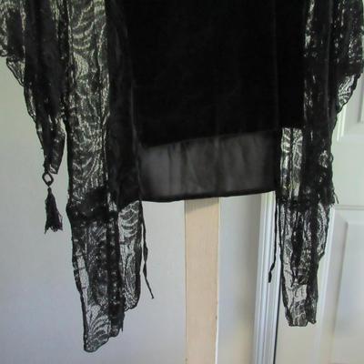 Lot 76: Very Pretty Fancy Beaded and Lace on Velvet Antique Ladies Top, Flapper Style