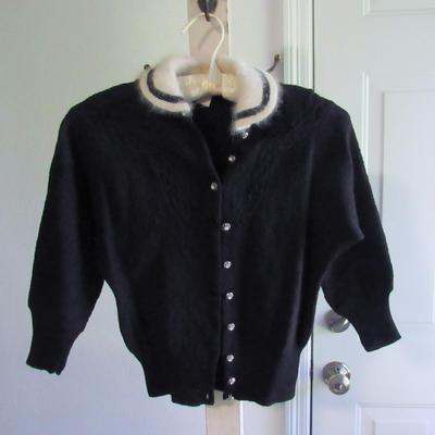 Lot 77: Vintage 1940/50s Ladies Short Sweater With Rhinestone Buttons