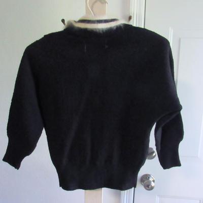 Lot 77: Vintage 1940/50s Ladies Short Sweater With Rhinestone Buttons