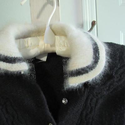 Lot 77: Vintage 1940/50s Ladies Short Sweater With Rhinestone Buttons