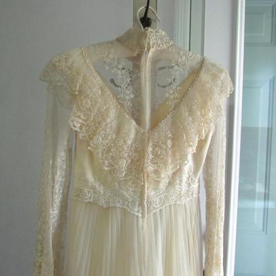 Lot 84: Vintage Wedding Dress, Lace Top, Nice Train