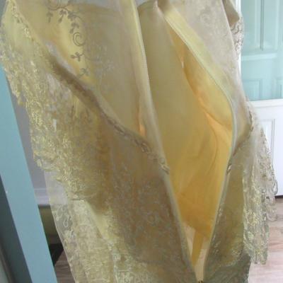 Lot 84: Vintage Wedding Dress, Lace Top, Nice Train