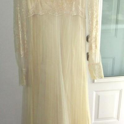 Lot 84: Vintage Wedding Dress, Lace Top, Nice Train