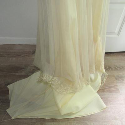 Lot 84: Vintage Wedding Dress, Lace Top, Nice Train