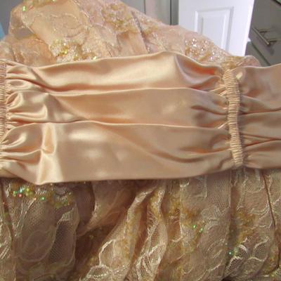 Lot 85: Farinae Collection, Vintage Ladies Fancy Gown, Pink Dress With Sequinned Lace, Size 12