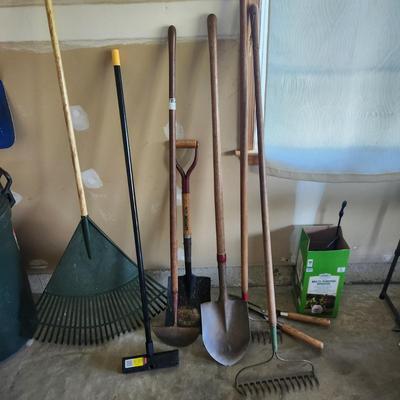 11 PCs of Yard & Garden Tools Shovel Rakes Sprayer brush broom, trimmers