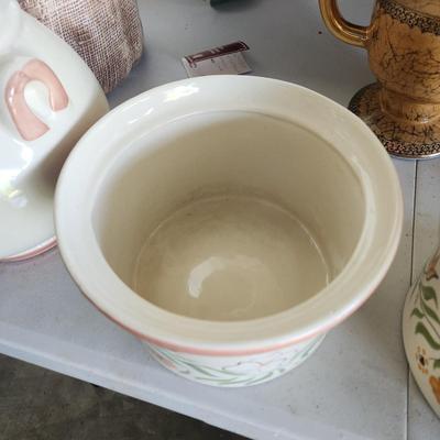 Table Lot Ethan Allen Shelf,  Canisters, Vase, DÃ©cor, Crystal