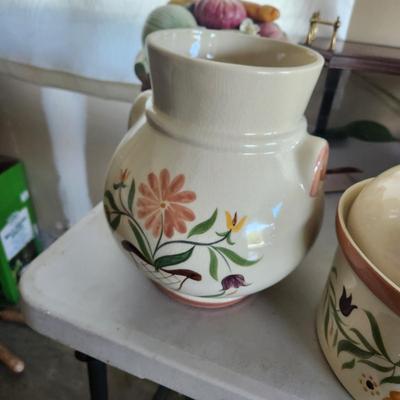 Table Lot Ethan Allen Shelf,  Canisters, Vase, DÃ©cor, Crystal