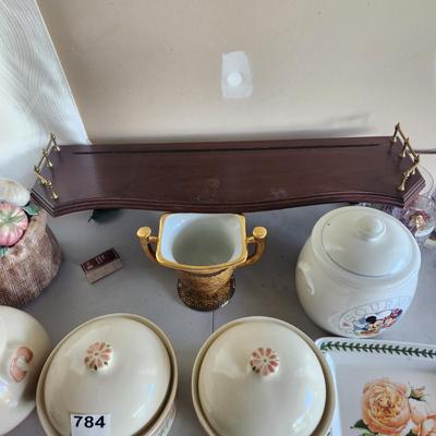Table Lot Ethan Allen Shelf,  Canisters, Vase, DÃ©cor, Crystal