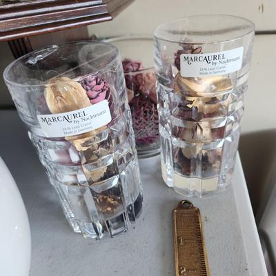 Table Lot Ethan Allen Shelf,  Canisters, Vase, DÃ©cor, Crystal