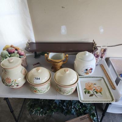 Table Lot Ethan Allen Shelf,  Canisters, Vase, DÃ©cor, Crystal