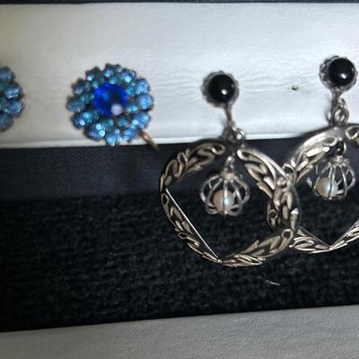 5 pair of earrings