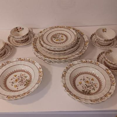 Beautiful Copeland Spode England China "Buttercup" Compete setting for Four