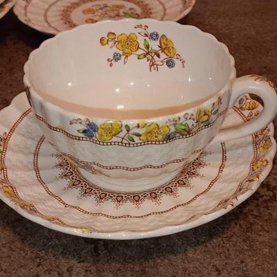 Beautiful Copeland Spode England China "Buttercup" Compete setting for Four Minus bowls and a mug