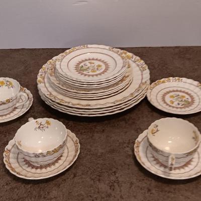Beautiful Copeland Spode England China "Buttercup" Compete setting for Four Minus bowls and a mug
