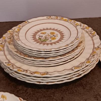 Beautiful Copeland Spode England China "Buttercup" Compete setting for Four Minus bowls and a mug
