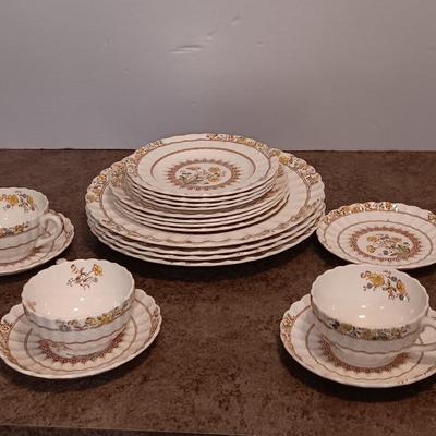Beautiful Copeland Spode England China "Buttercup" Compete setting for Four Minus bowls and a mug