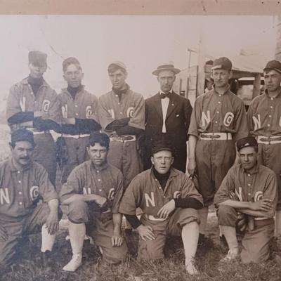 Vintage 1940's baseball glove with Antique photo of Baseball players