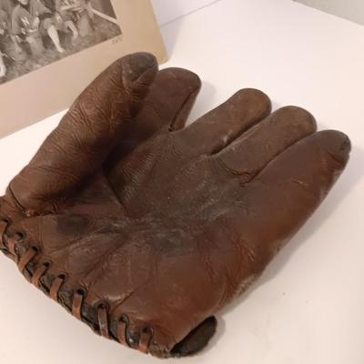 Vintage 1940's baseball glove with Antique photo of Baseball players