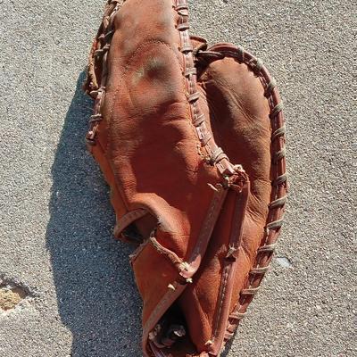 Old Baseball glove with baseball MARKED DEBOW 652 Genuine leather.