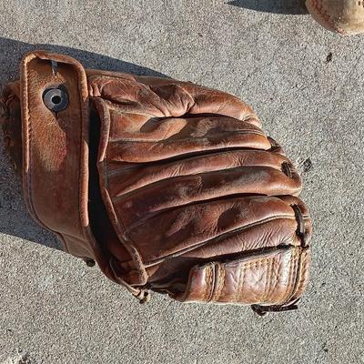 Another older Baseball Glove with ball