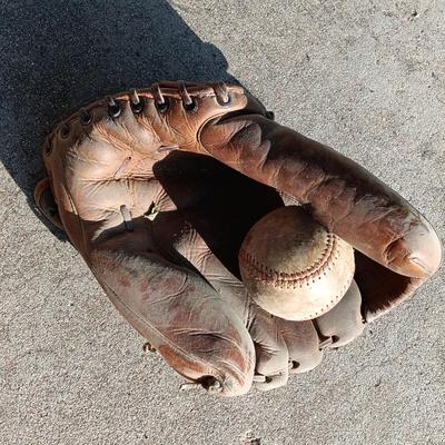 Another older Baseball Glove with ball