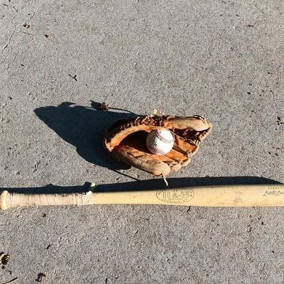 Hillerich & Badsby Co. 77 Louisville Wooden bat with Rawlings Fastback glove XFG 16