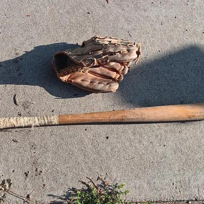 Louisville Slugger I25J Wooden baseball bat with Wilson glove and a ball